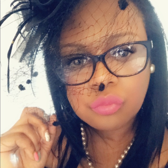 Meet your posher! - Picture 4 of 4